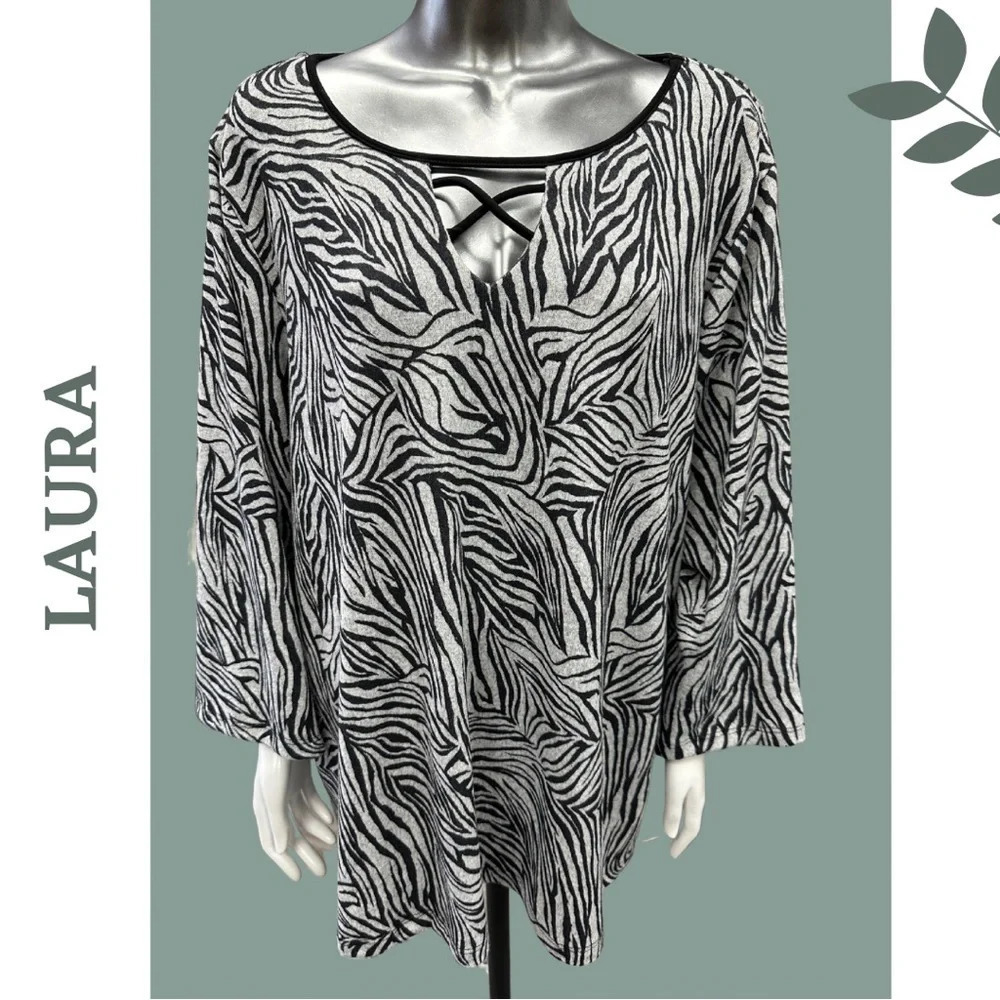 🛍️3/$40 Laura Black Grey Animal Print Pullover
Sweater Cross  Neckline Detail 2X